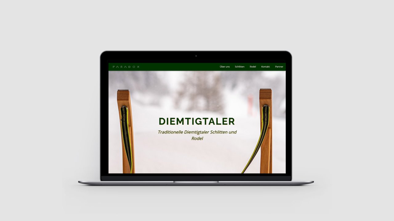 Referenz Diemtigtaler Referenz Diemtigtaler Vorschau Webseite Schlitten von PARADOX Möbel Küchen Innenausbau auf Laptop